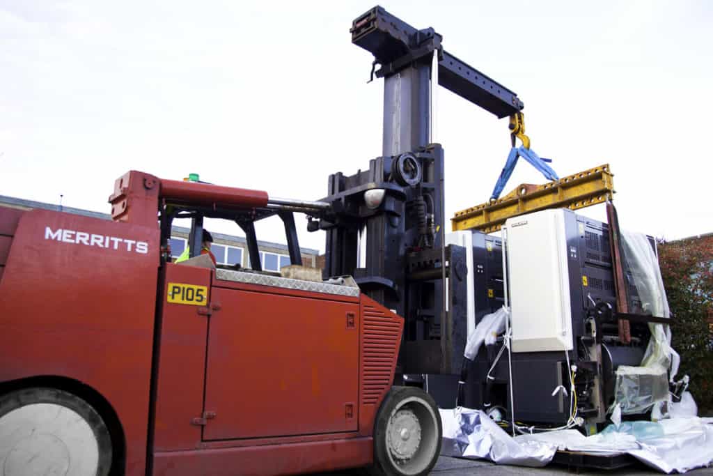 Belfast – Crane in Action